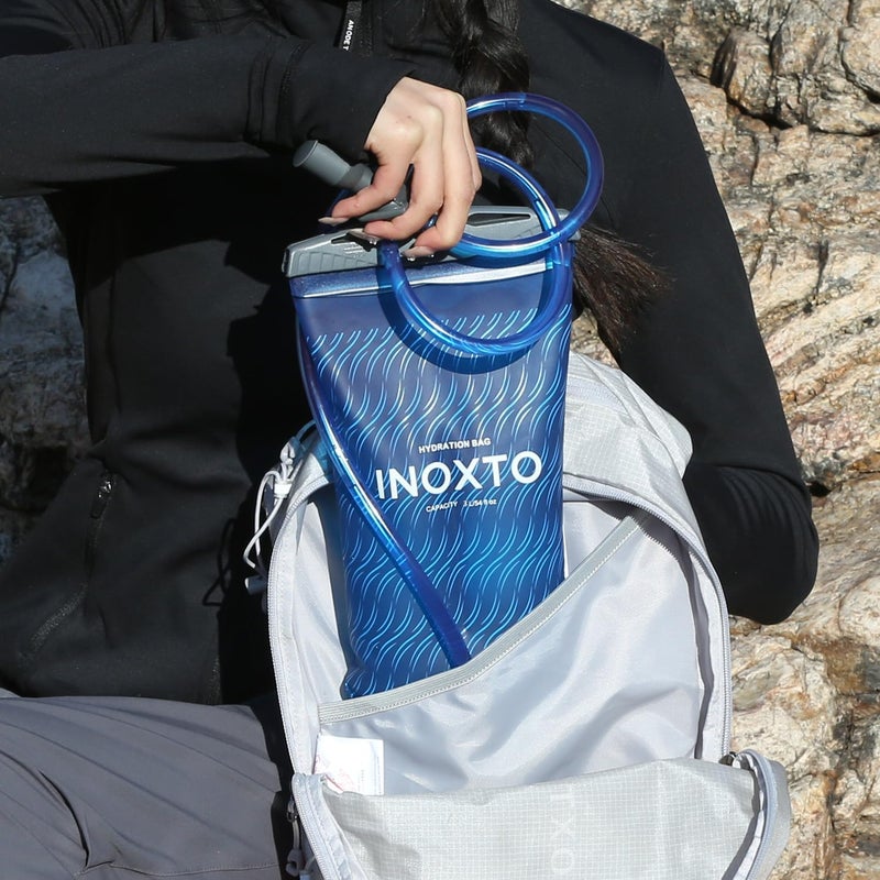 INOXTO حقيبة ماء بسعة 1.5L/2L/3L، حقيبة ماء مع عازل خرطوم خزان الماء وصمام عضّ عالي التدفق لحقيبة الظهر للتنزه، خزان ماء مقاوم للتسرب بسعة 1.5/2L/3L للتخييم وركوب الدراجات والجري - Image 5